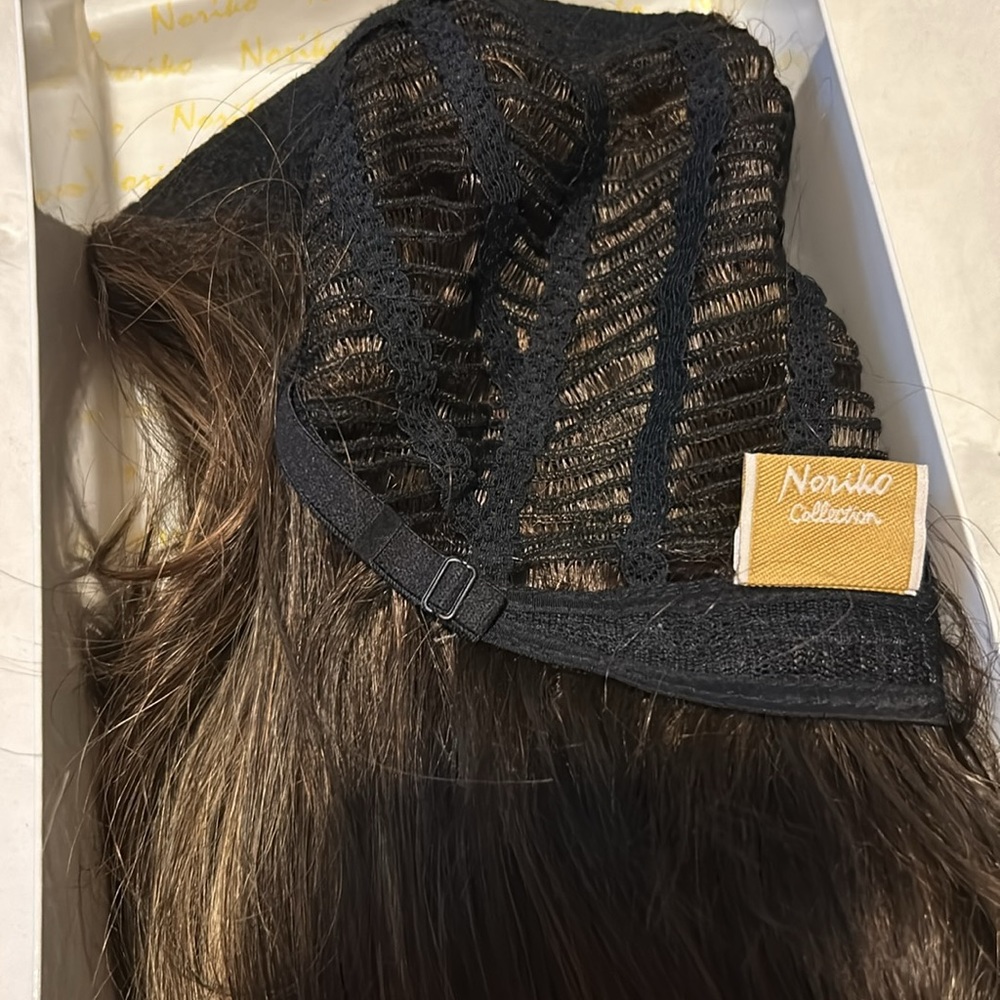 Wig - Picture 7 of 8